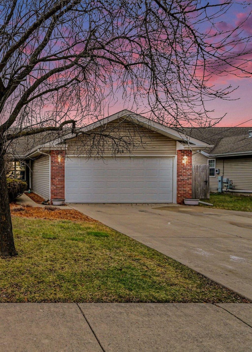 Photo of 916 N Colfax Street, Griffith, IN 46319 (MLS # 832476)