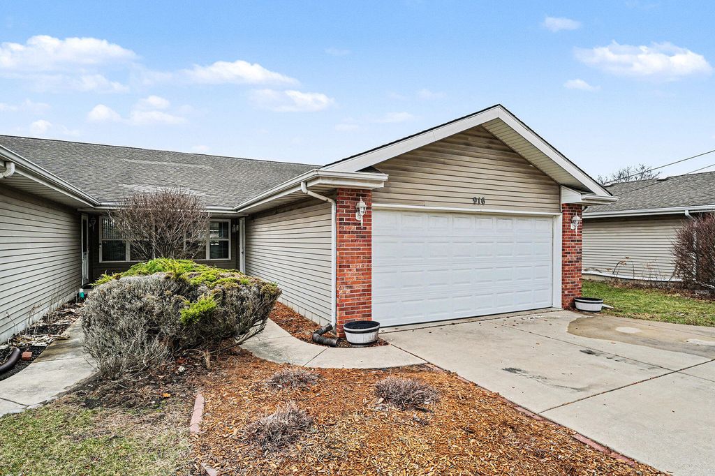 Photo of 916 N Colfax Street, Griffith, IN 46319 (MLS # 832476)