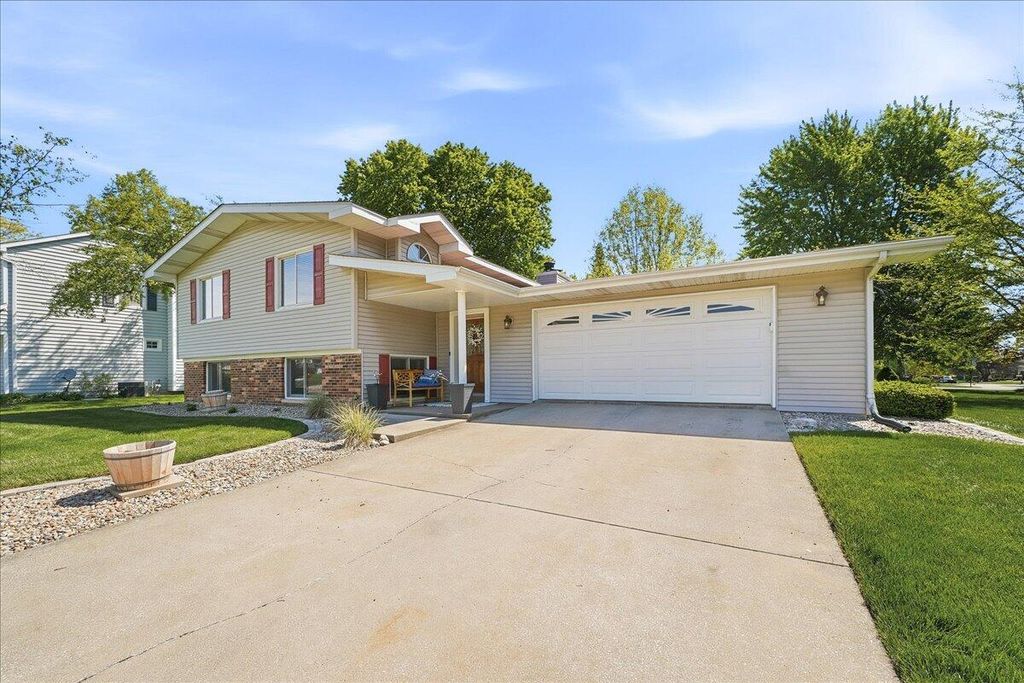 Photo of 4000 Lancaster Drive, Valparaiso, IN 46383 (MLS # 838749)