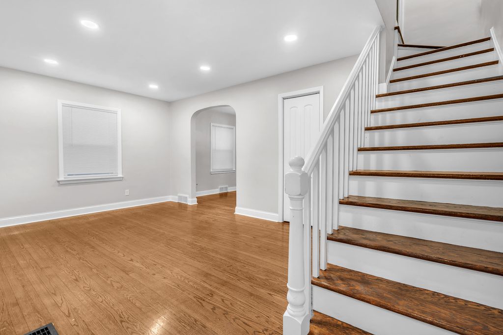 Photo of 314 Belmont Place, Munster, IN 46321 (MLS # 833920)