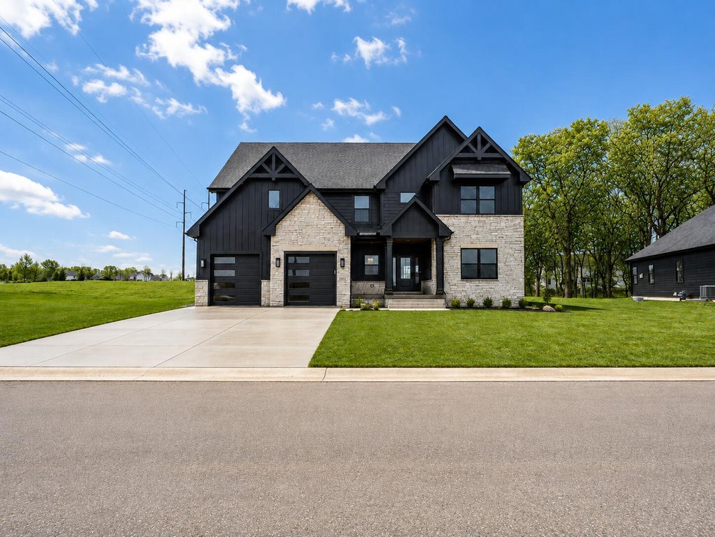 Photo of 1759 Trailbrook Drive, Valparaiso, IN 46385 (MLS # 844683)