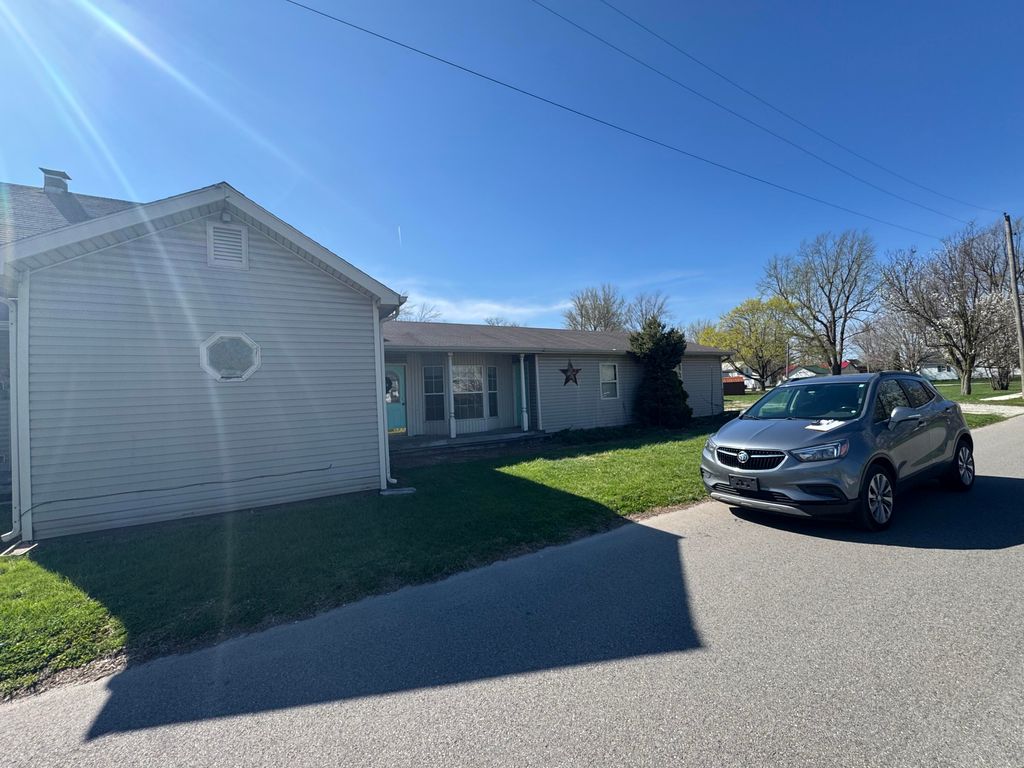 Photo of 202 W Walnut Street, Akron, IN 46910 (MLS # 837484)