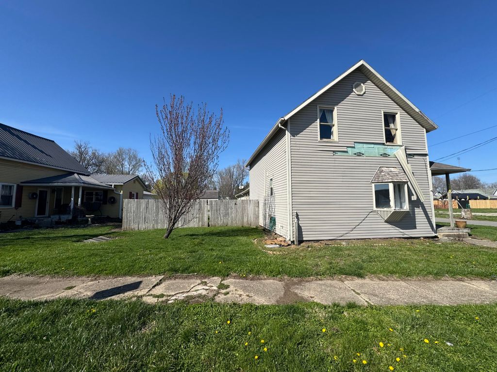 Photo of 202 W Walnut Street, Akron, IN 46910 (MLS # 837484)