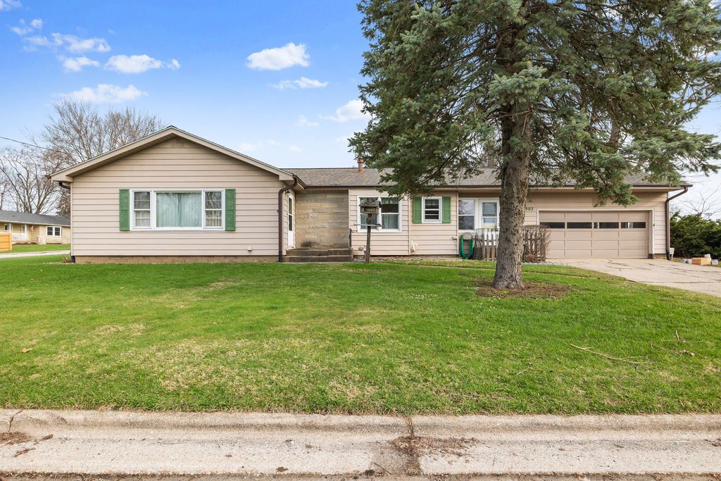 Photo of 907 W 12th Street, La Porte, IN 46350 (MLS # 835954)