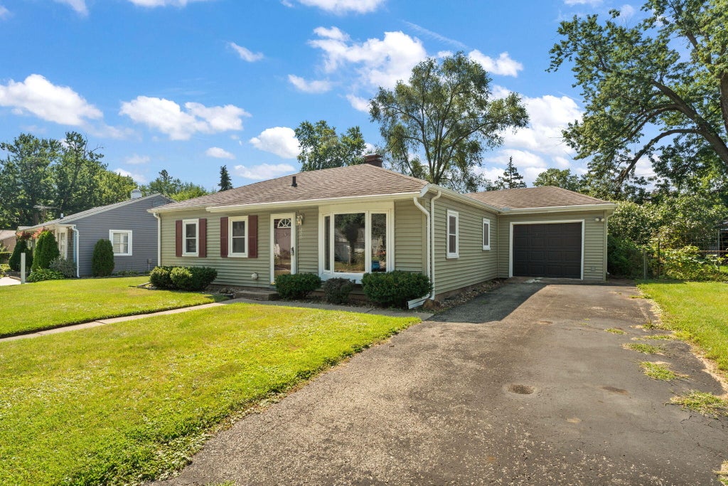Photo of 206 E 9th Street, La Porte, IN 46350 (MLS # 843406)