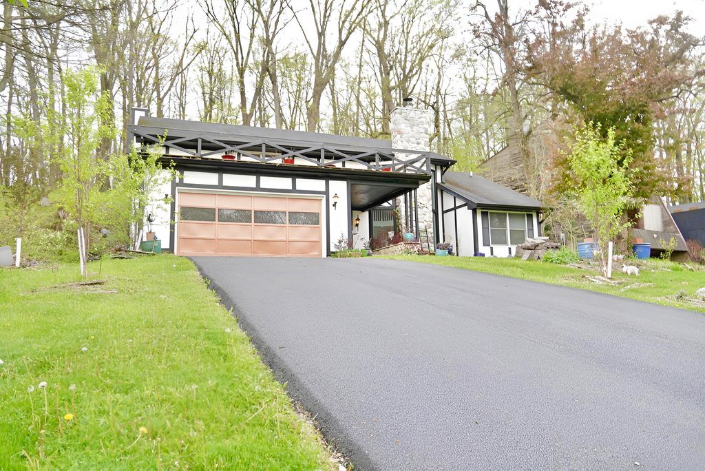 Photo of 456 Roxbury Road, Valparaiso, IN 46385 (MLS # 838392)