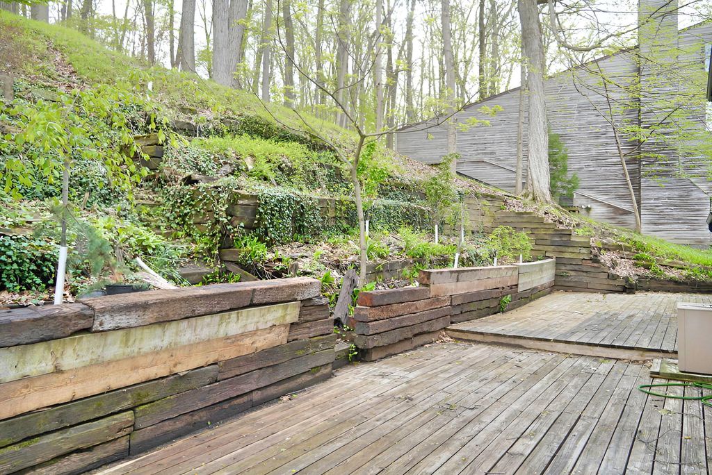 Photo of 456 Roxbury Road, Valparaiso, IN 46385 (MLS # 838392)