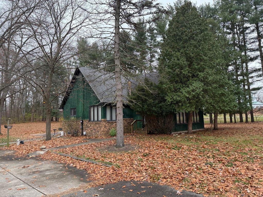 Photo of 4887 Us-35, La Porte, IN 46350 (MLS # 831373)