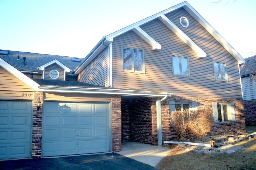 Photo of 710 Knoxbury Drive #1, Schererville, IN 46375 (MLS # 834906)