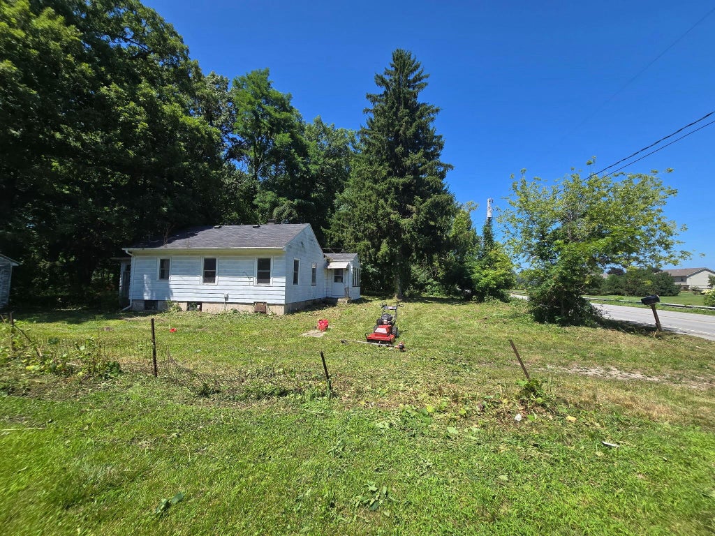 Photo of 912 N State Road 149, Valparaiso, IN 46385 (MLS # 845367)