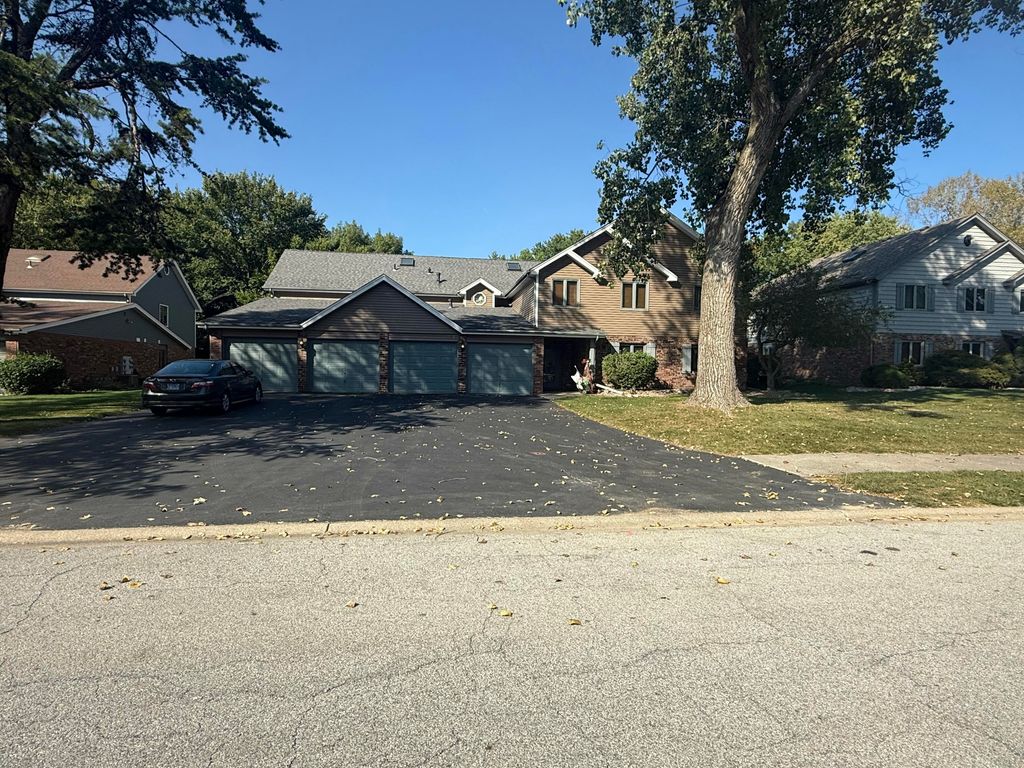 Photo of 710 Knoxbury Drive #1, Schererville, IN 46375 (MLS # 832861)