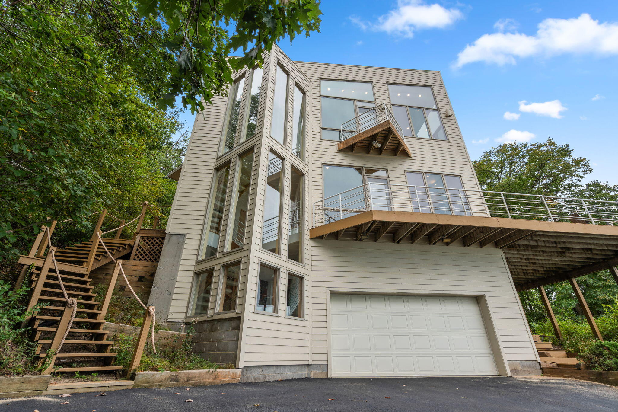 711 E Lake Front Drive