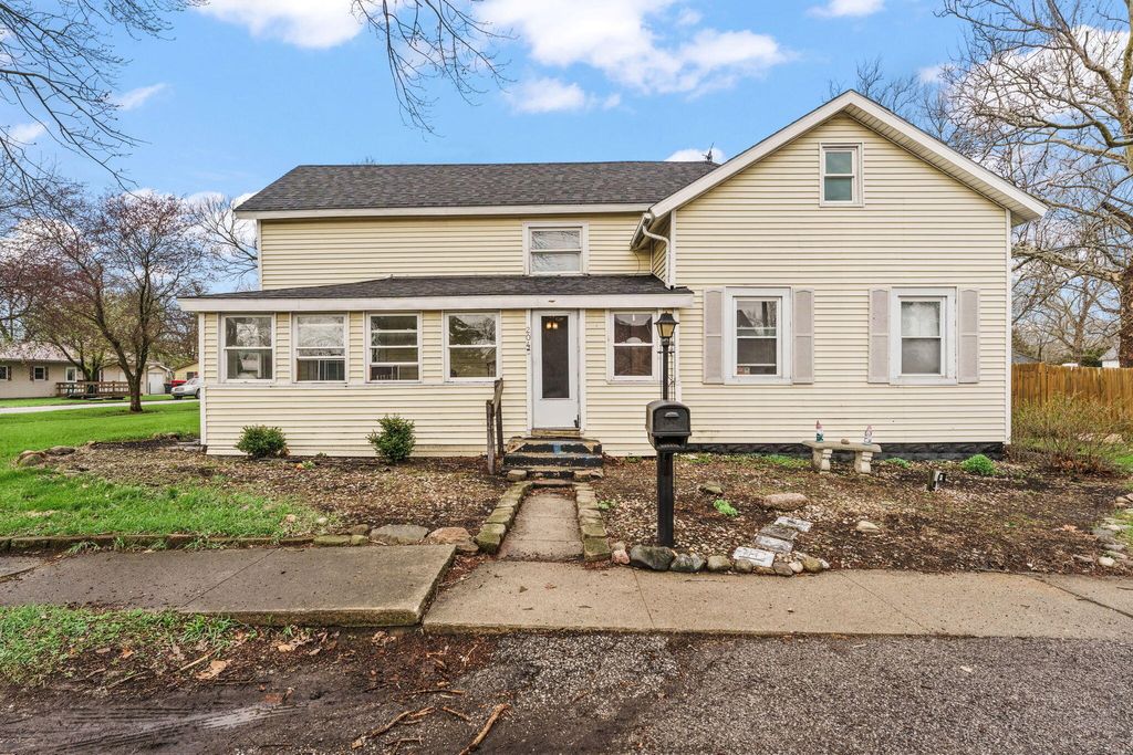 Photo of 204 S 1st Street, Kentland, IN 47951 (MLS # 836525)