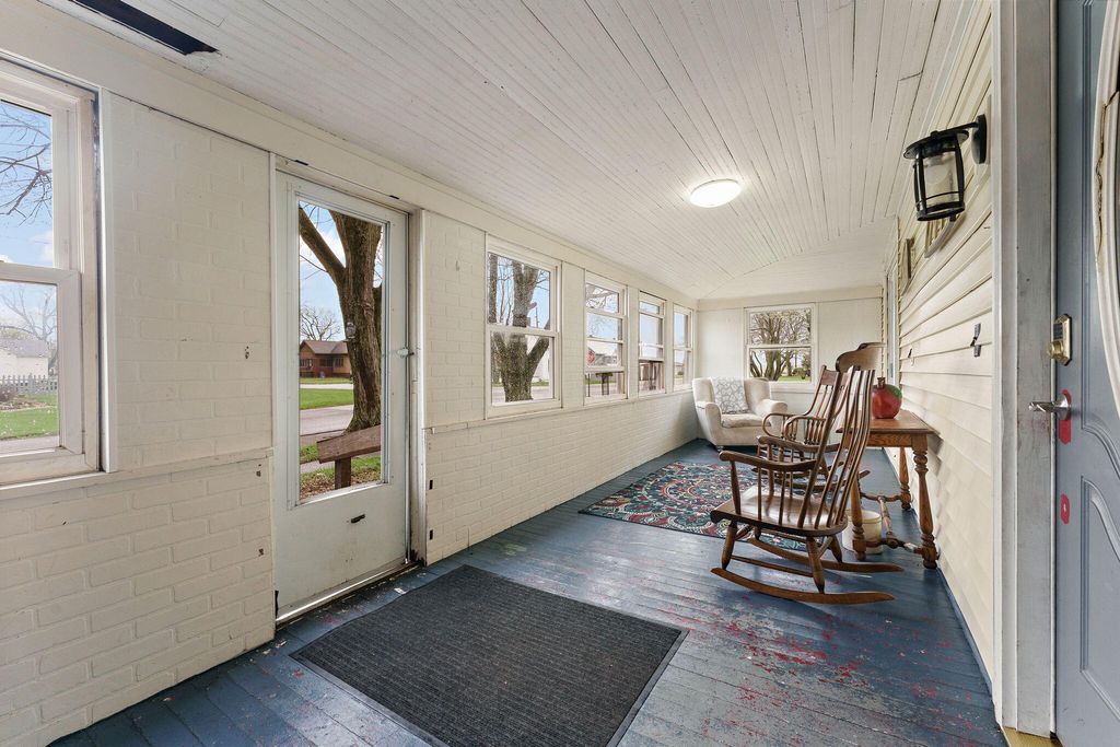 Photo of 204 S 1st Street, Kentland, IN 47951 (MLS # 836525)