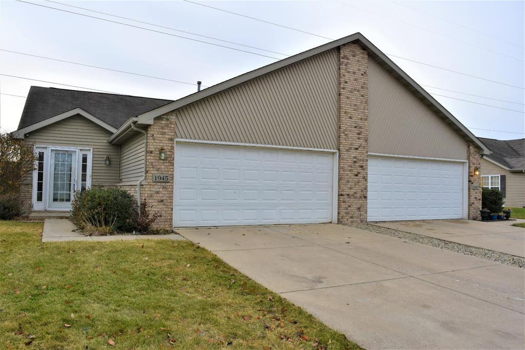 Photo of 1945 W 86th Lane, Merrillville, IN 46410 (MLS # 843763)