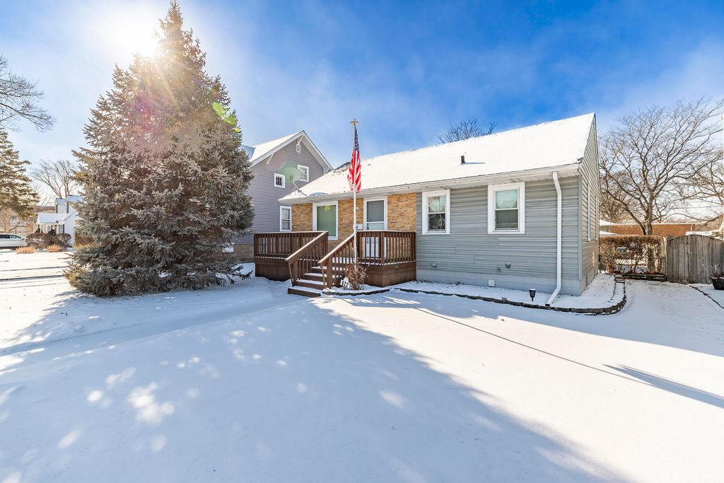 Photo of 622 N Lafayette Street, Griffith, IN 46319 (MLS # 833123)