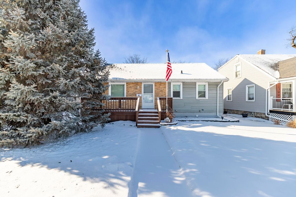 Photo of 622 N Lafayette Street, Griffith, IN 46319 (MLS # 833123)