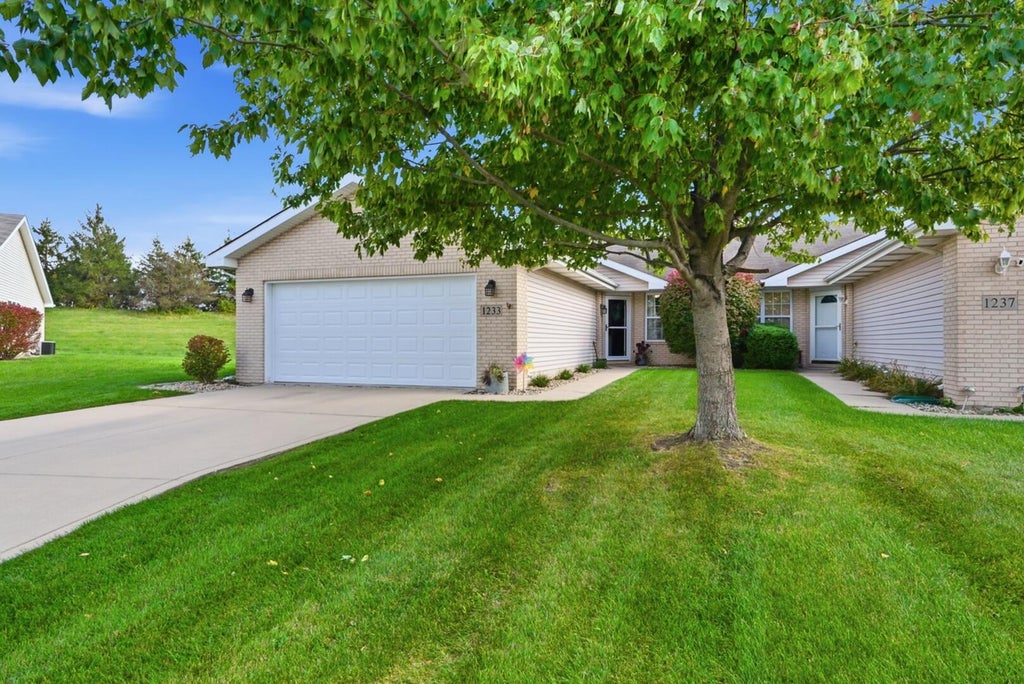 Photo of 1233 W 82nd Lane, Merrillville, IN 46410 (MLS # 846817)