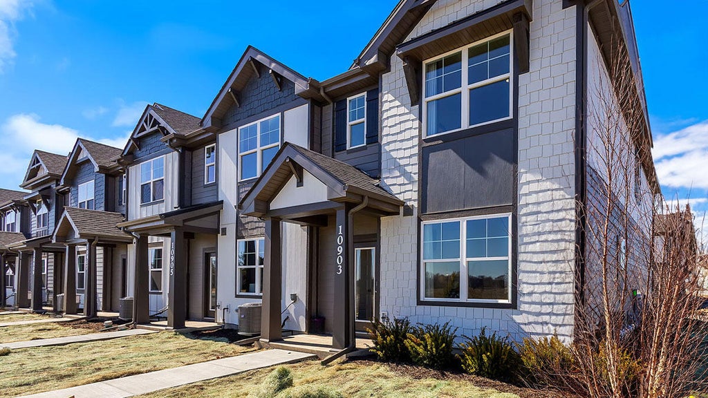Photo of 550 E 120th Place, Crown Point, IN 46307 (MLS # 847126)