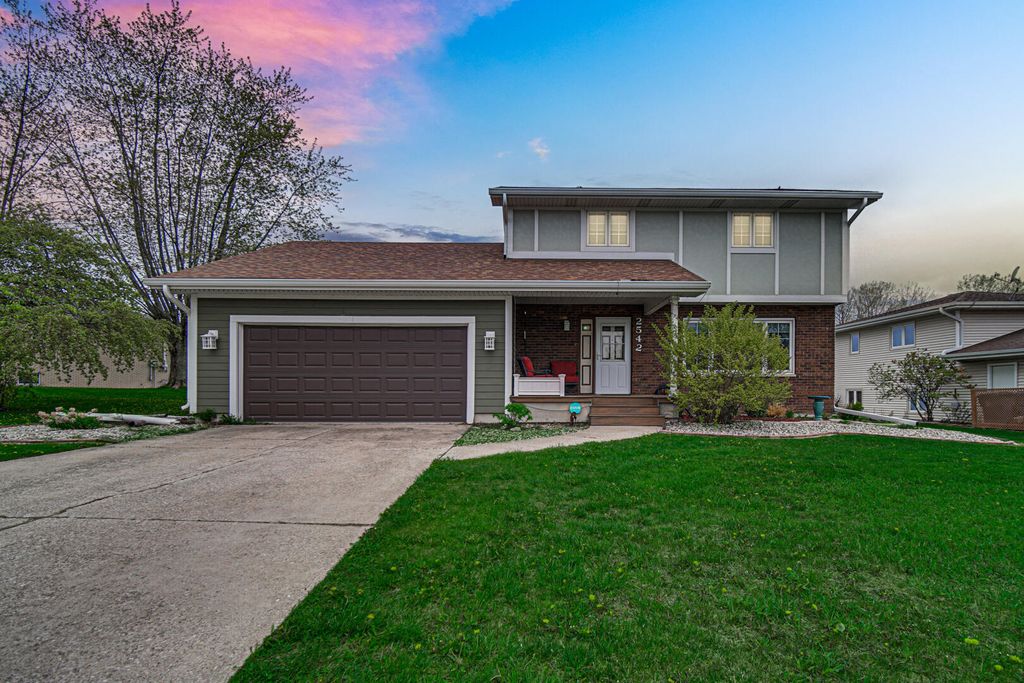 Photo of 2542 Naples Drive, Schererville, IN 46375 (MLS # 837649)