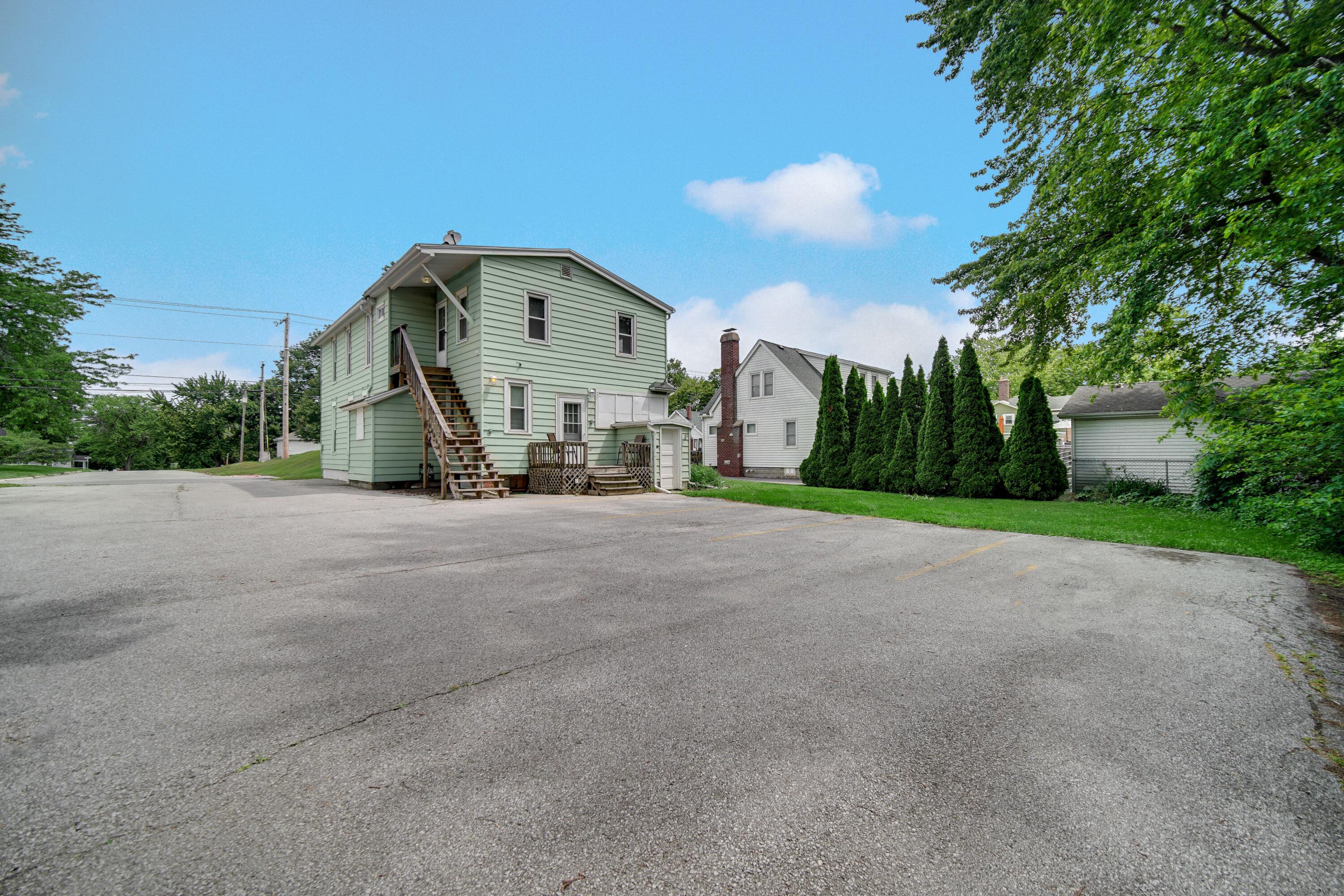 301 E North Street