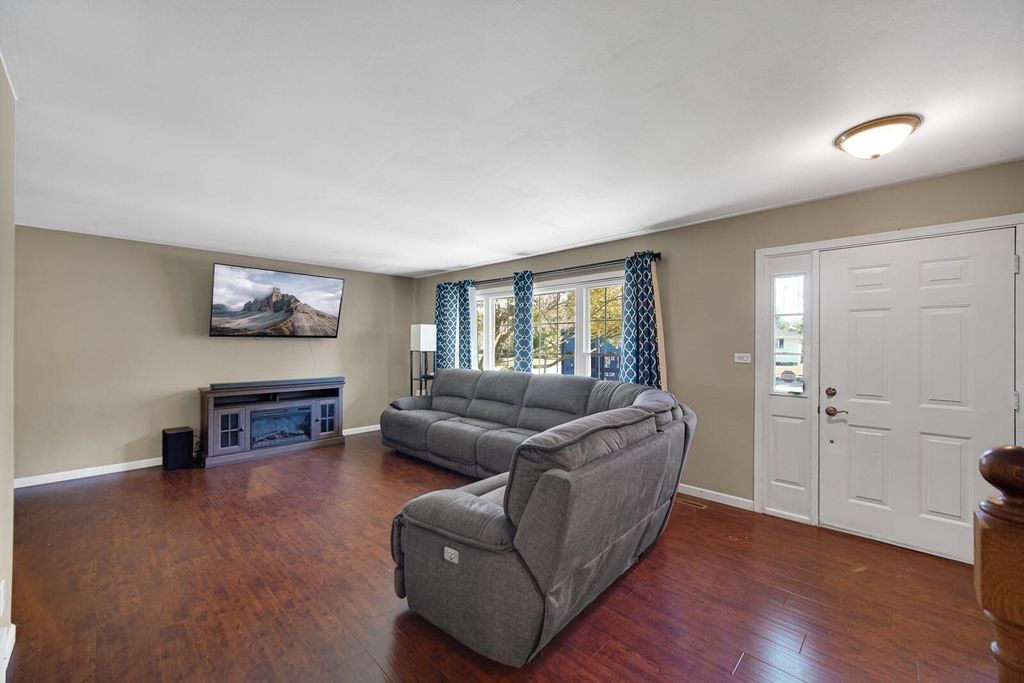 Photo of 9448 Parkway Drive, Highland, IN 46322 (MLS # 829329)