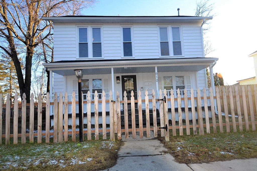 Photo of 610 Union Street #4, Valparaiso, IN 46383 (MLS # 839703)