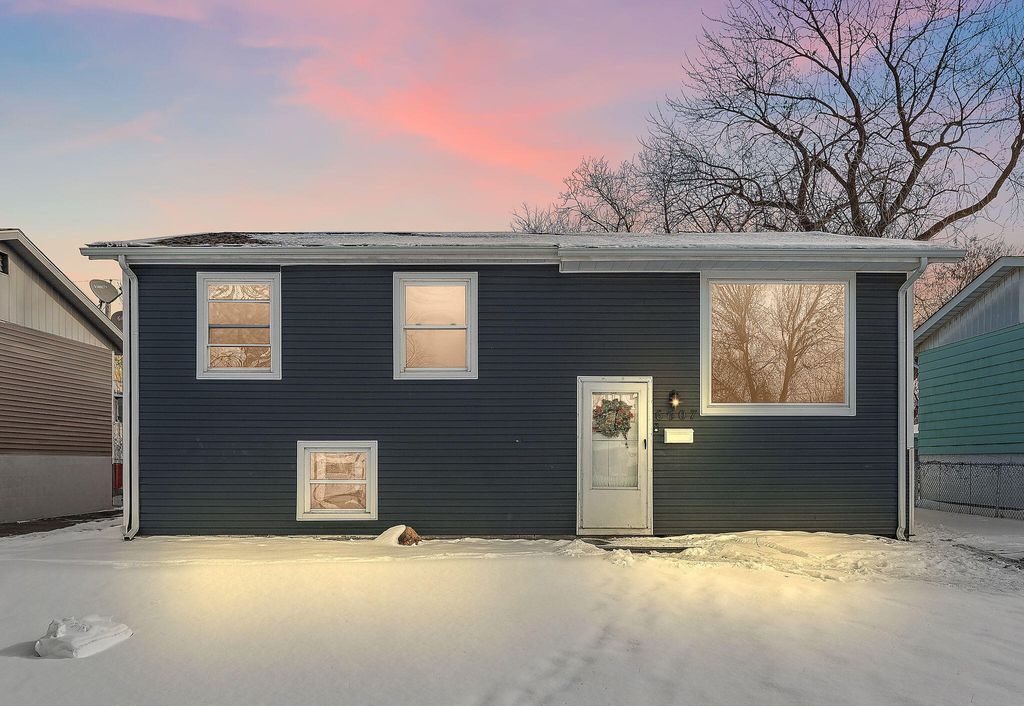 Photo of 6607 Tennessee Avenue, Hammond, IN 46323 (MLS # 833397)