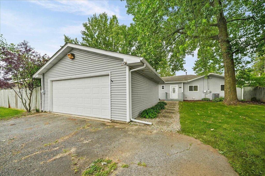 Photo of 26 S Fish Lake Street, Valparaiso, IN 46385 (MLS # 841285)
