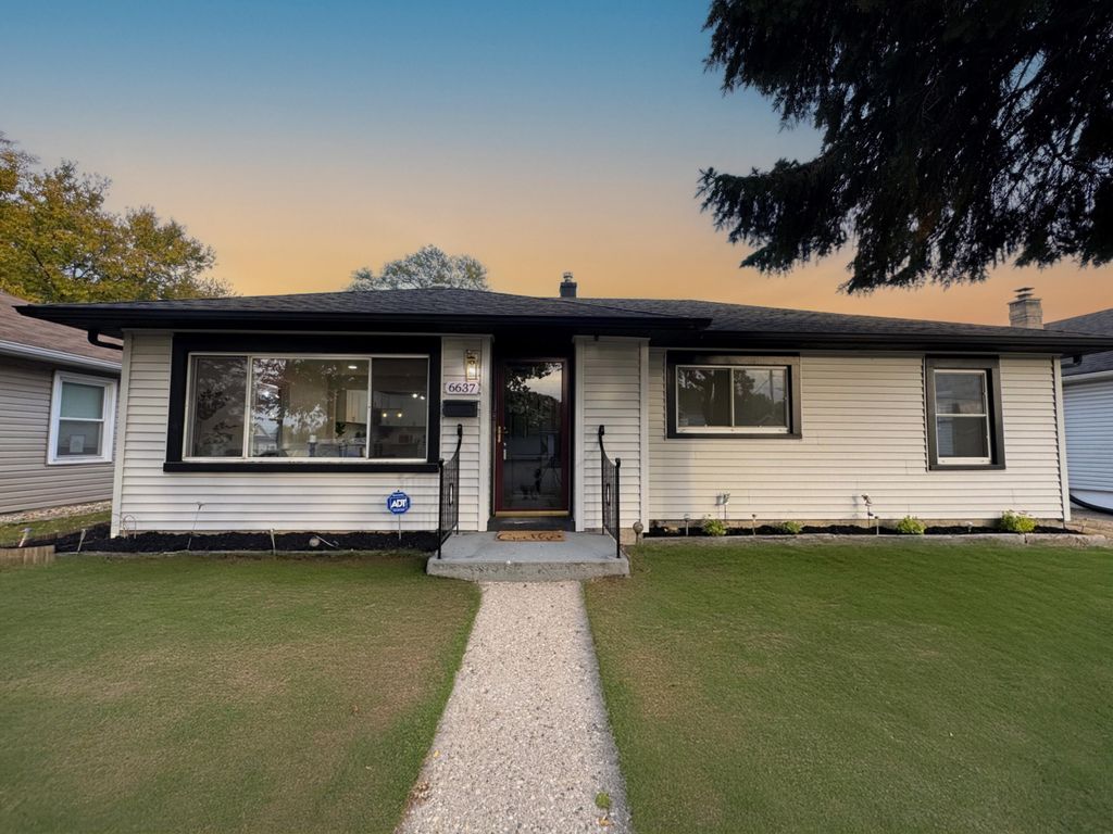 Photo of 6637 S Mccook Avenue, Hammond, IN 46323 (MLS # 835379)