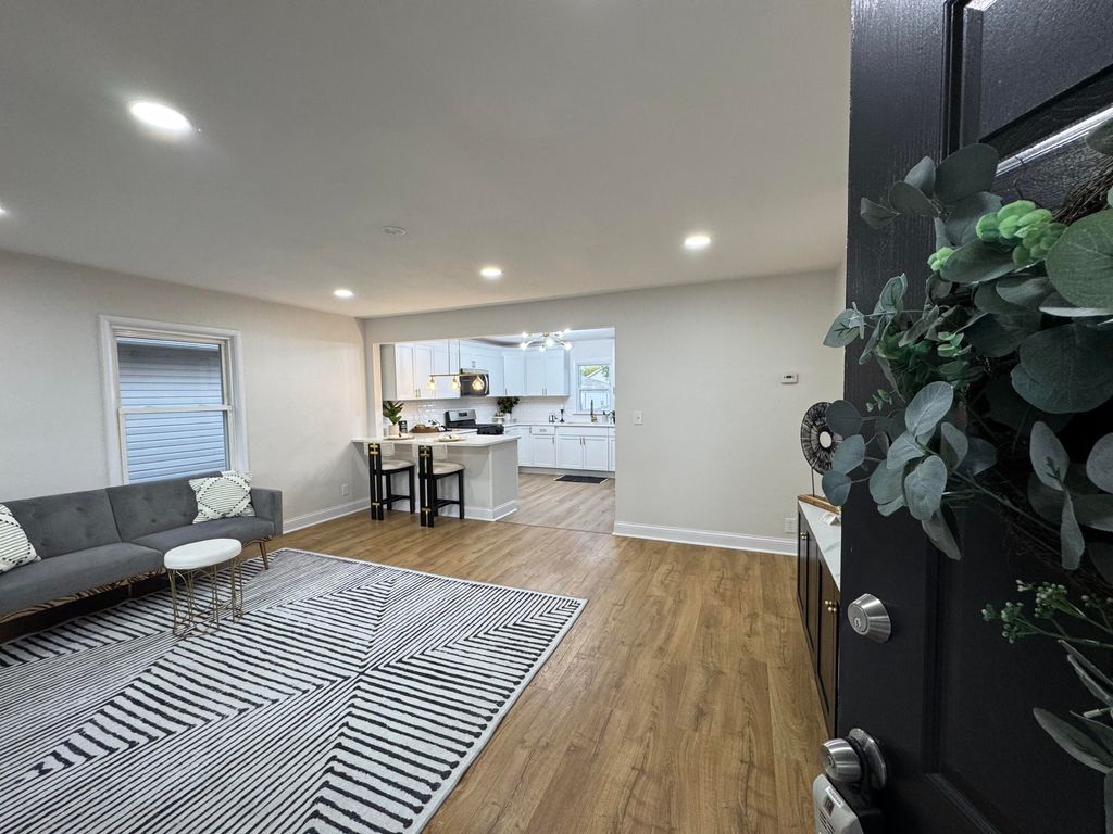 Photo of 6637 S Mccook Avenue, Hammond, IN 46323 (MLS # 835379)