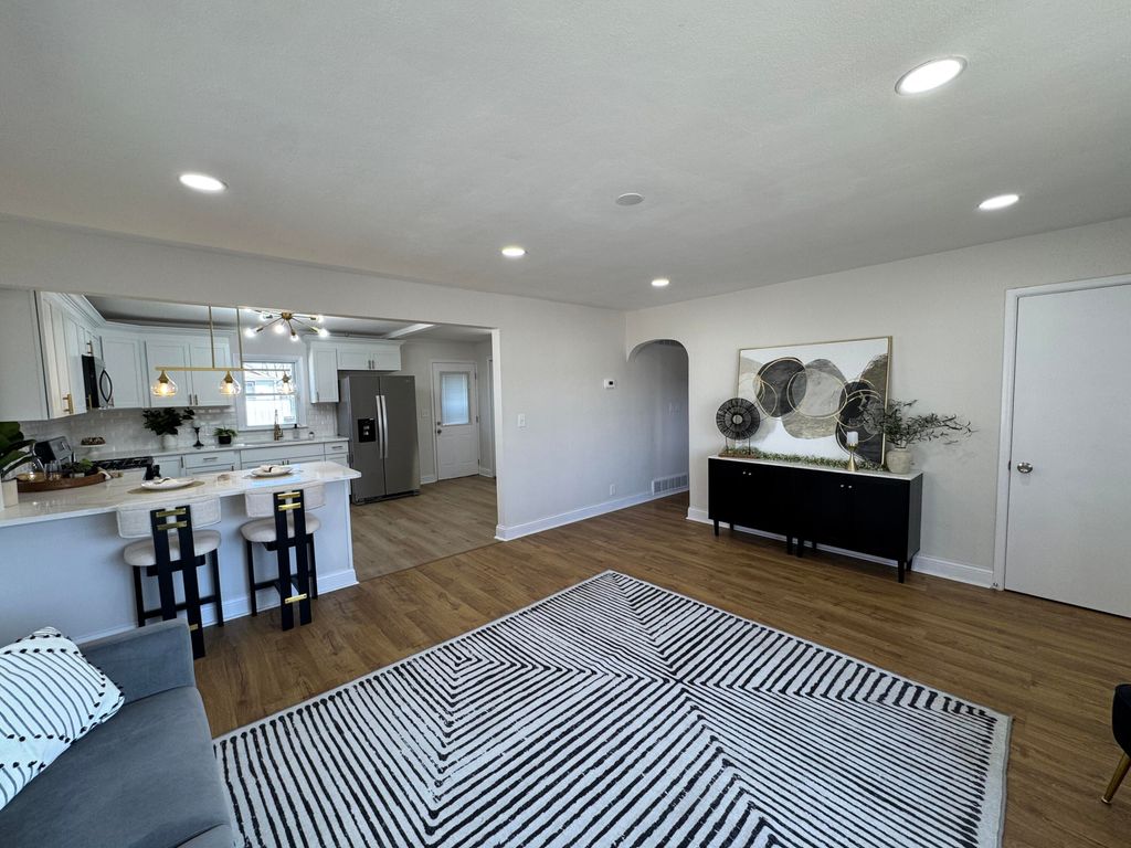 Photo of 6637 S Mccook Avenue, Hammond, IN 46323 (MLS # 835379)