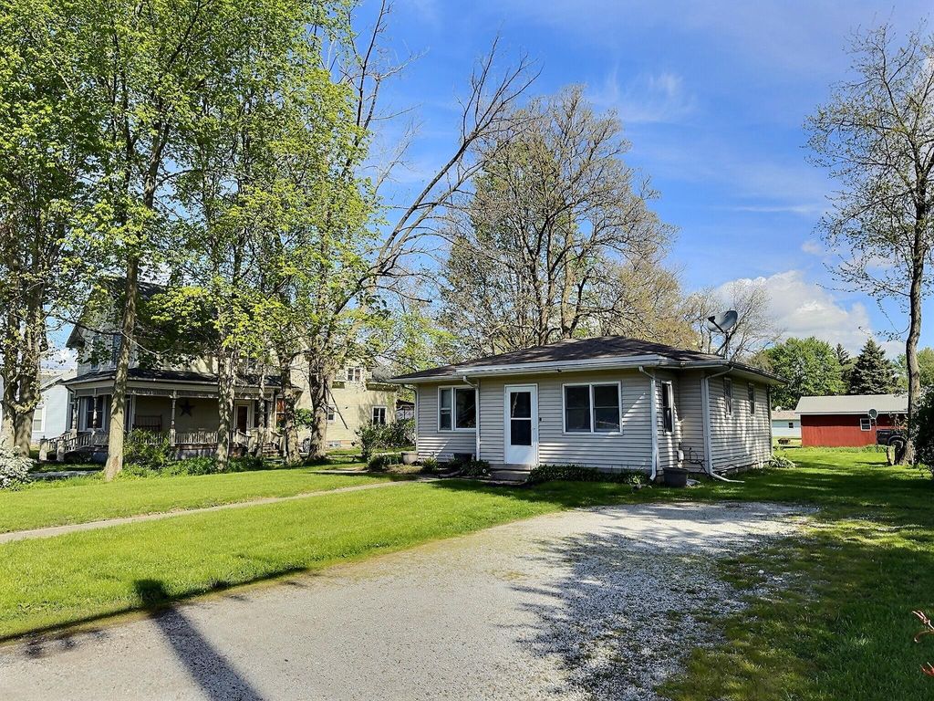 Photo of 203 E Indiana Avenue, Kouts, IN 46347 (MLS # 838192)