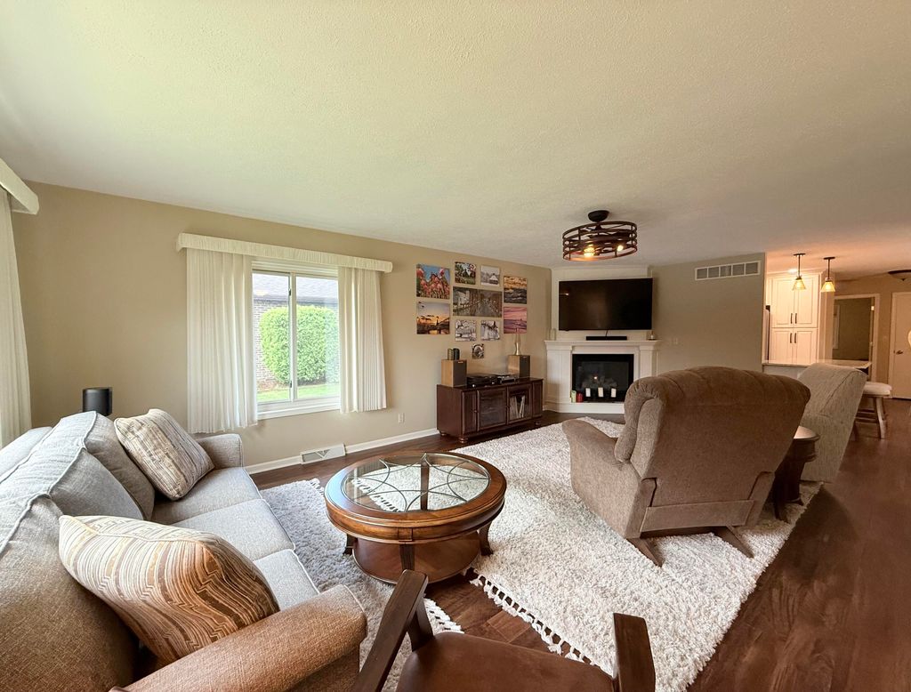 Photo of 125 Regency Pkwy, La Porte, IN 46350 (MLS # 840816)