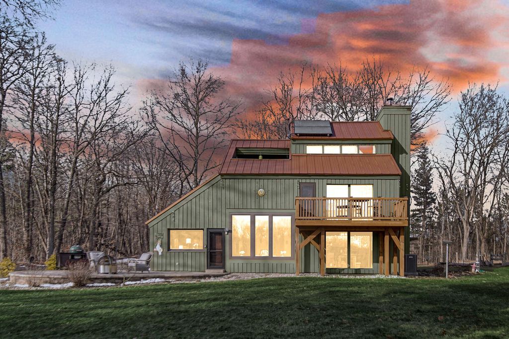 Photo of 539 N 300 E, Valparaiso, IN 46383 (MLS # 834195)