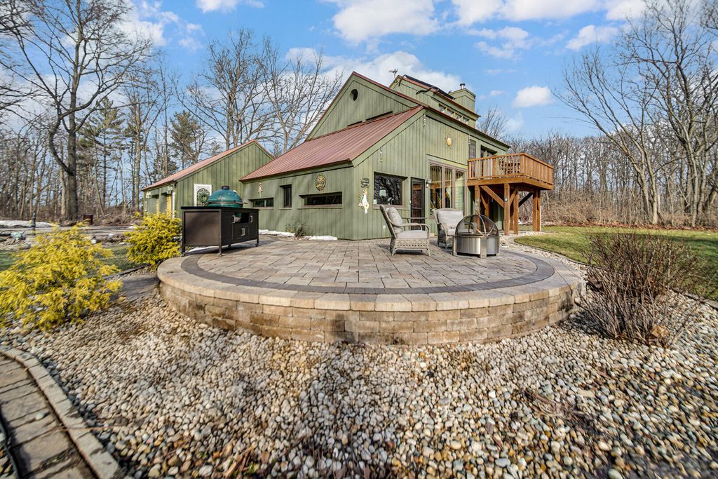 Photo of 539 N 300 E, Valparaiso, IN 46383 (MLS # 834195)