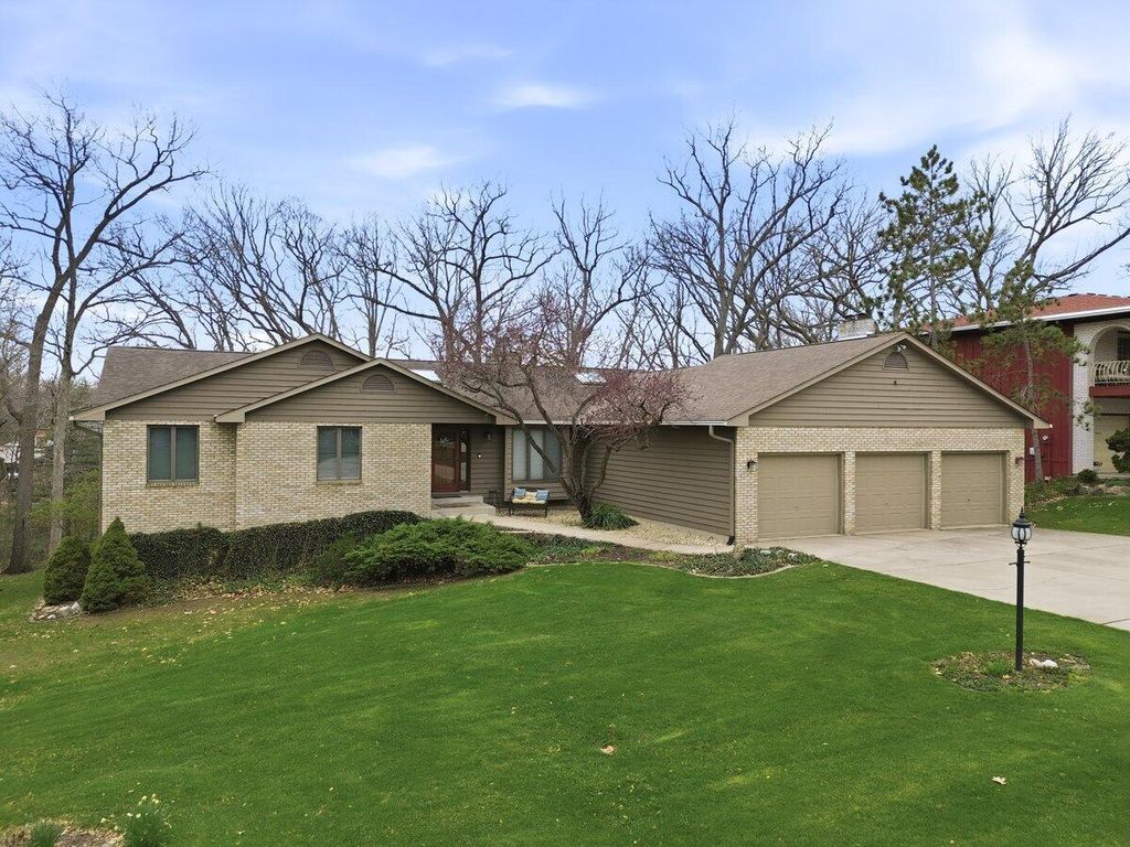 Photo of 438 Scarborough Road, Valparaiso, IN 46385 (MLS # 836887)