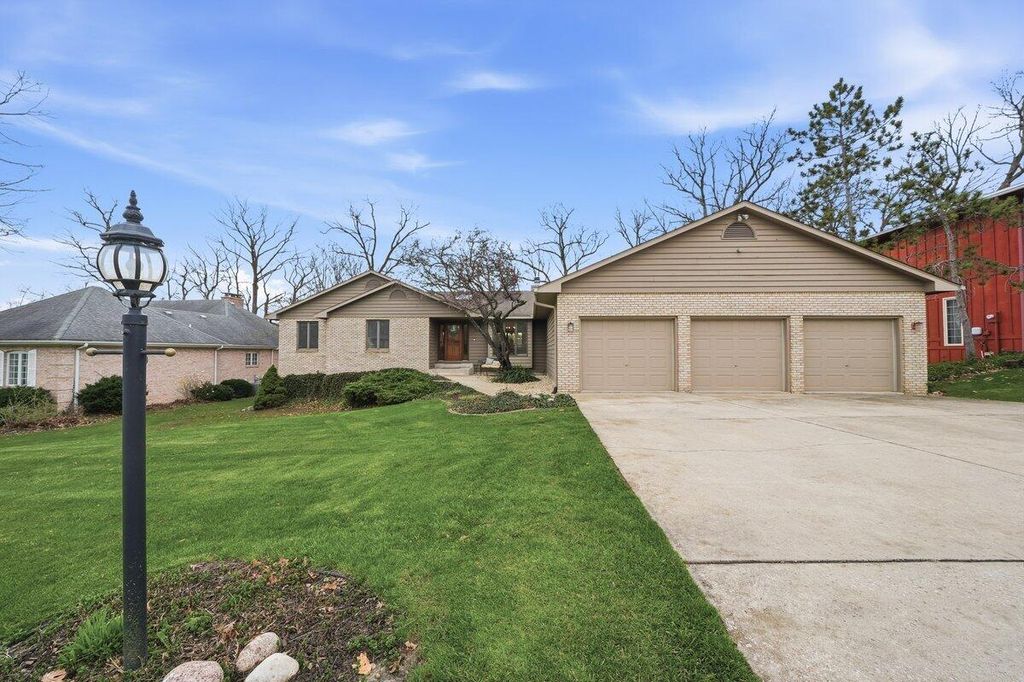 Photo of 438 Scarborough Road, Valparaiso, IN 46385 (MLS # 836887)