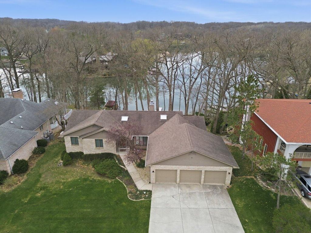 Photo of 438 Scarborough Road, Valparaiso, IN 46385 (MLS # 836887)