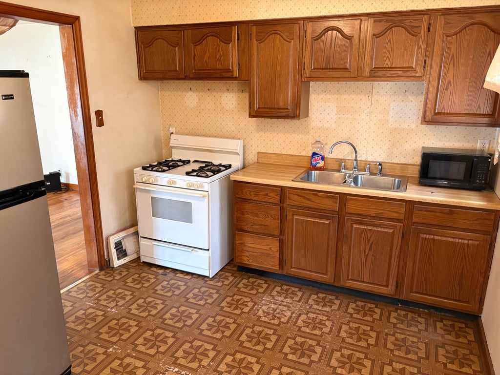 Photo of 3824 S Cameron Avenue, Hammond, IN 46327 (MLS # 844457)