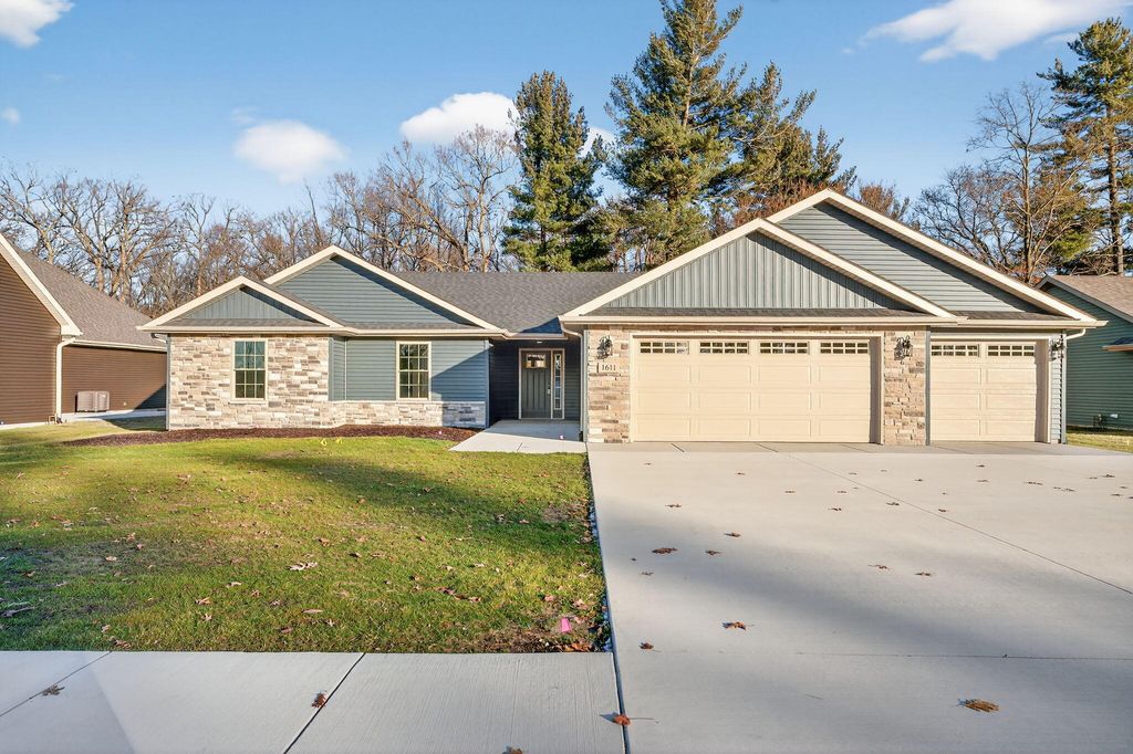 Photo of 1611 Elderberry Street SE, DeMotte, IN 46310 (MLS # 837181)