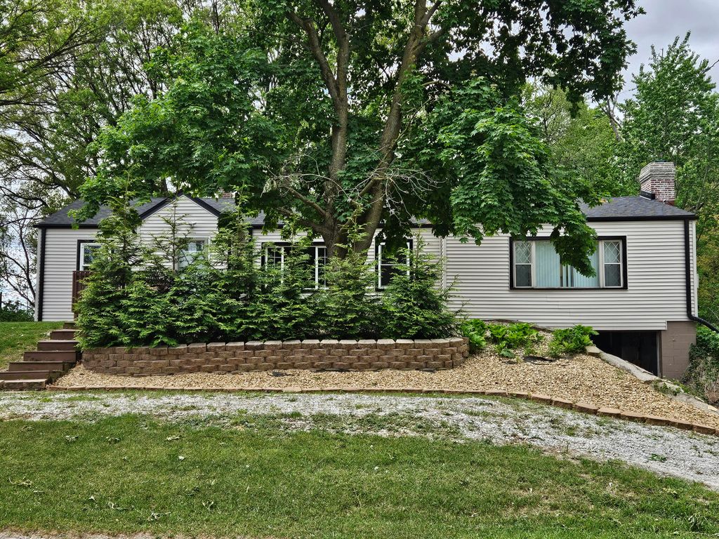 Photo of 16335 County Line Road, Hebron, IN 46341 (MLS # 833739)