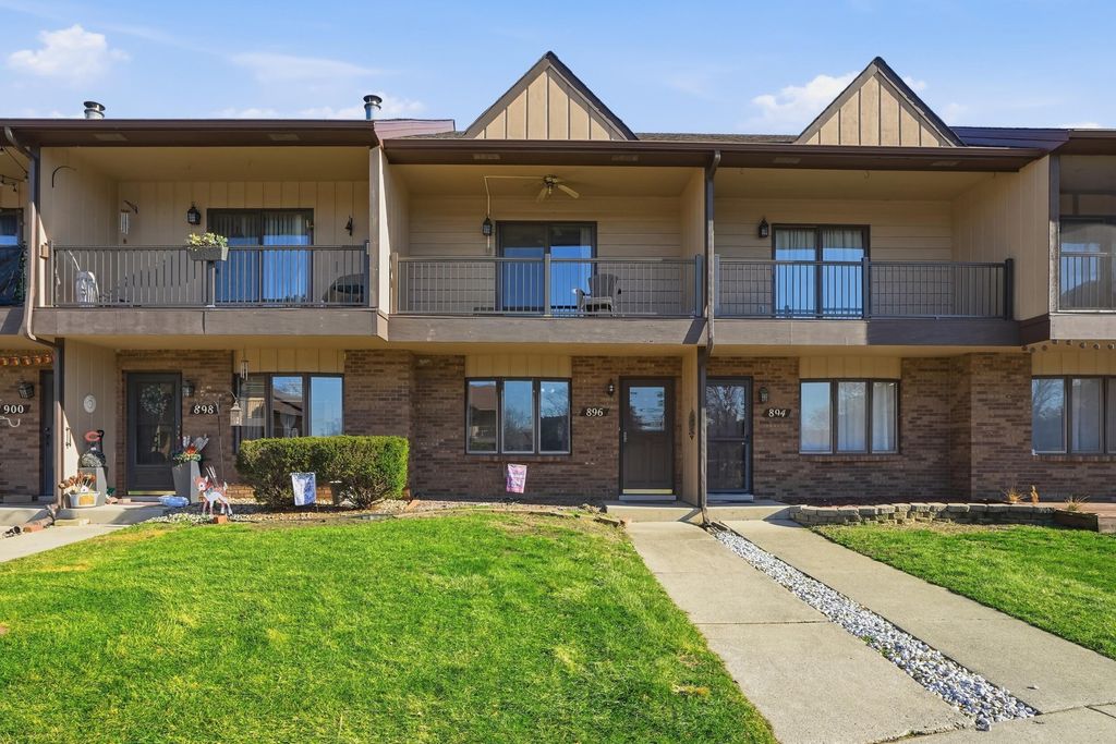 Photo of 896 Jordan Circle, Schererville, IN 46375 (MLS # 832697)