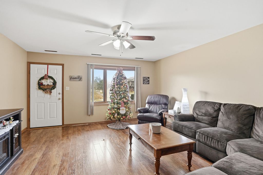 Photo of 896 Jordan Circle, Schererville, IN 46375 (MLS # 832697)