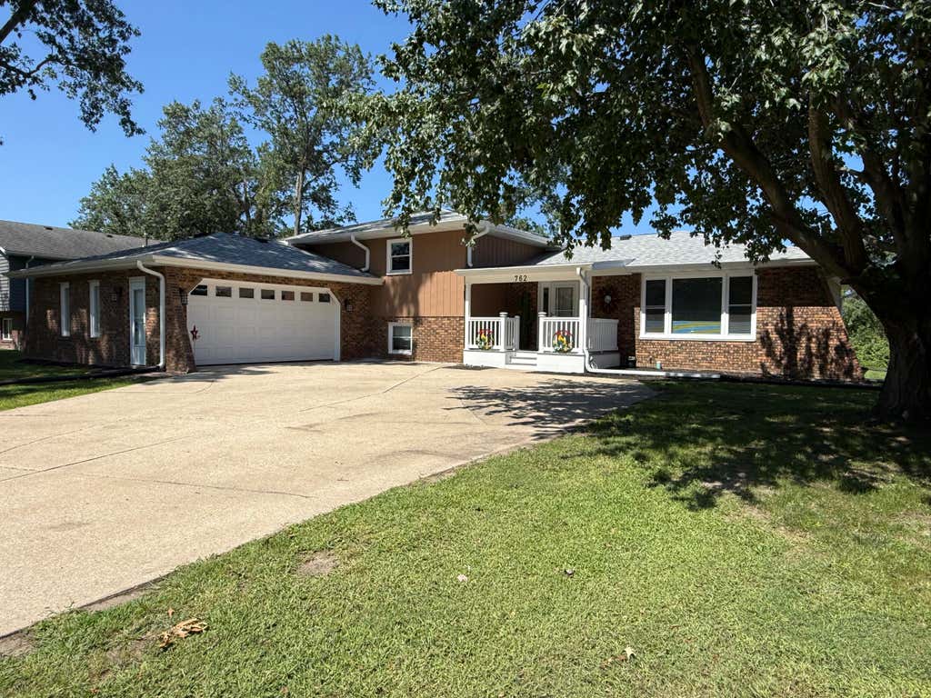 Photo of 762 Dunewood Drive, Chesterton, IN 46304 (MLS # 844343)