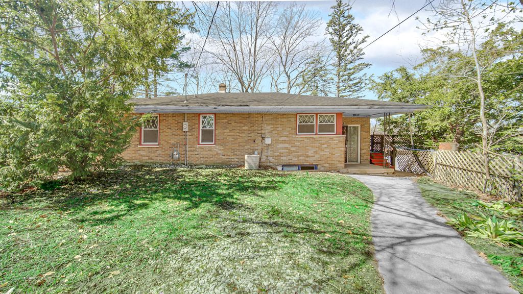 Photo of 618 S Wisconsin Street, Hobart, IN 46342 (MLS # 836892)