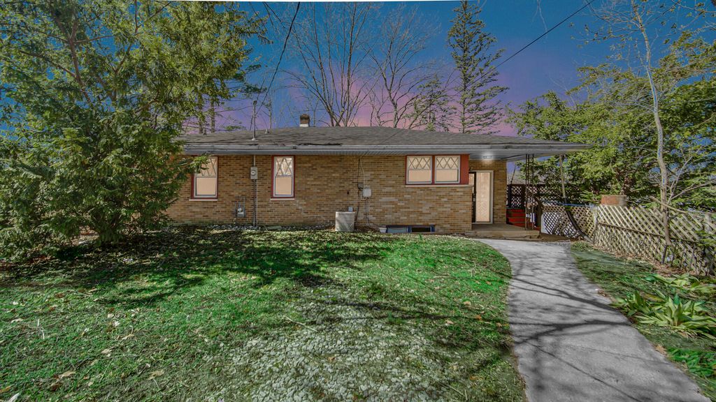 Photo of 618 S Wisconsin Street, Hobart, IN 46342 (MLS # 836892)