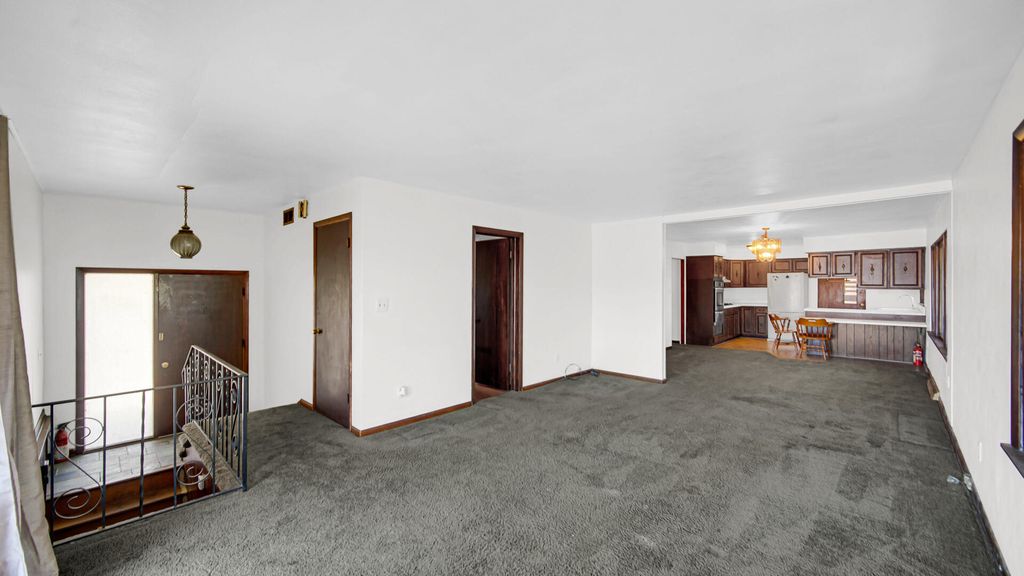 Photo of 618 S Wisconsin Street, Hobart, IN 46342 (MLS # 836892)