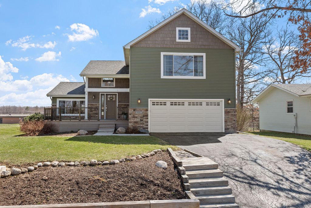 Photo of 1994 Hidden Valley Drive, Crown Point, IN 46307 (MLS # 836738)