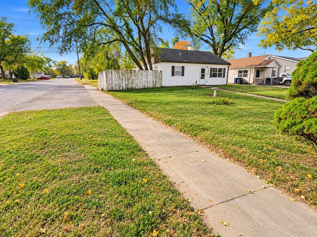 Photo of 4543 Central Avenue, Lake Station, IN 46405 (MLS # 847573)